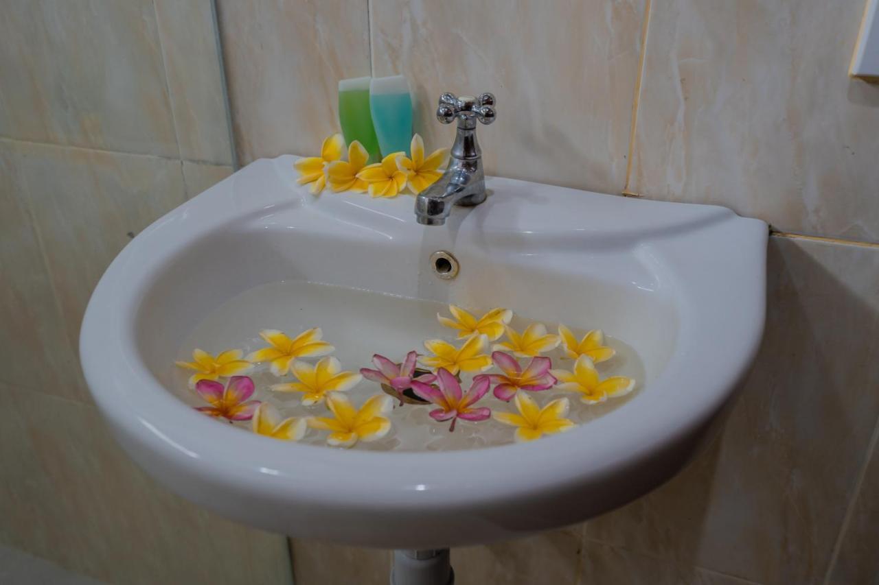 Lo Sari Bungalow Batununggul Exteriör bild